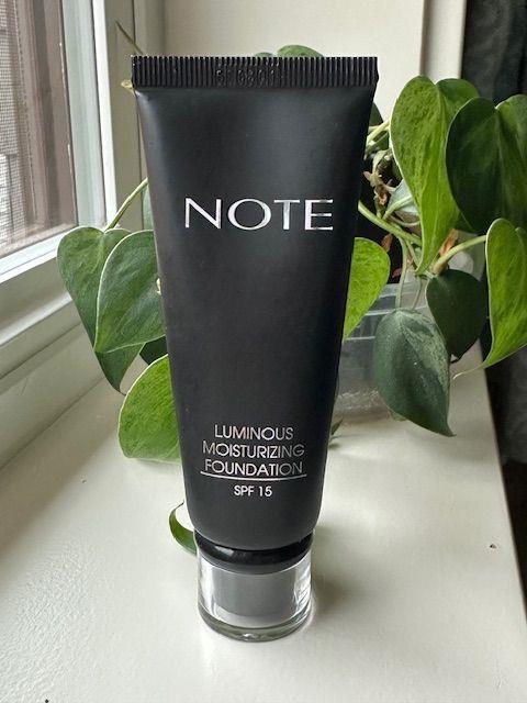 NOTE Luminous Moisturizing Foundation 100 CASHMERE BEIGE 1.18 oz No Box