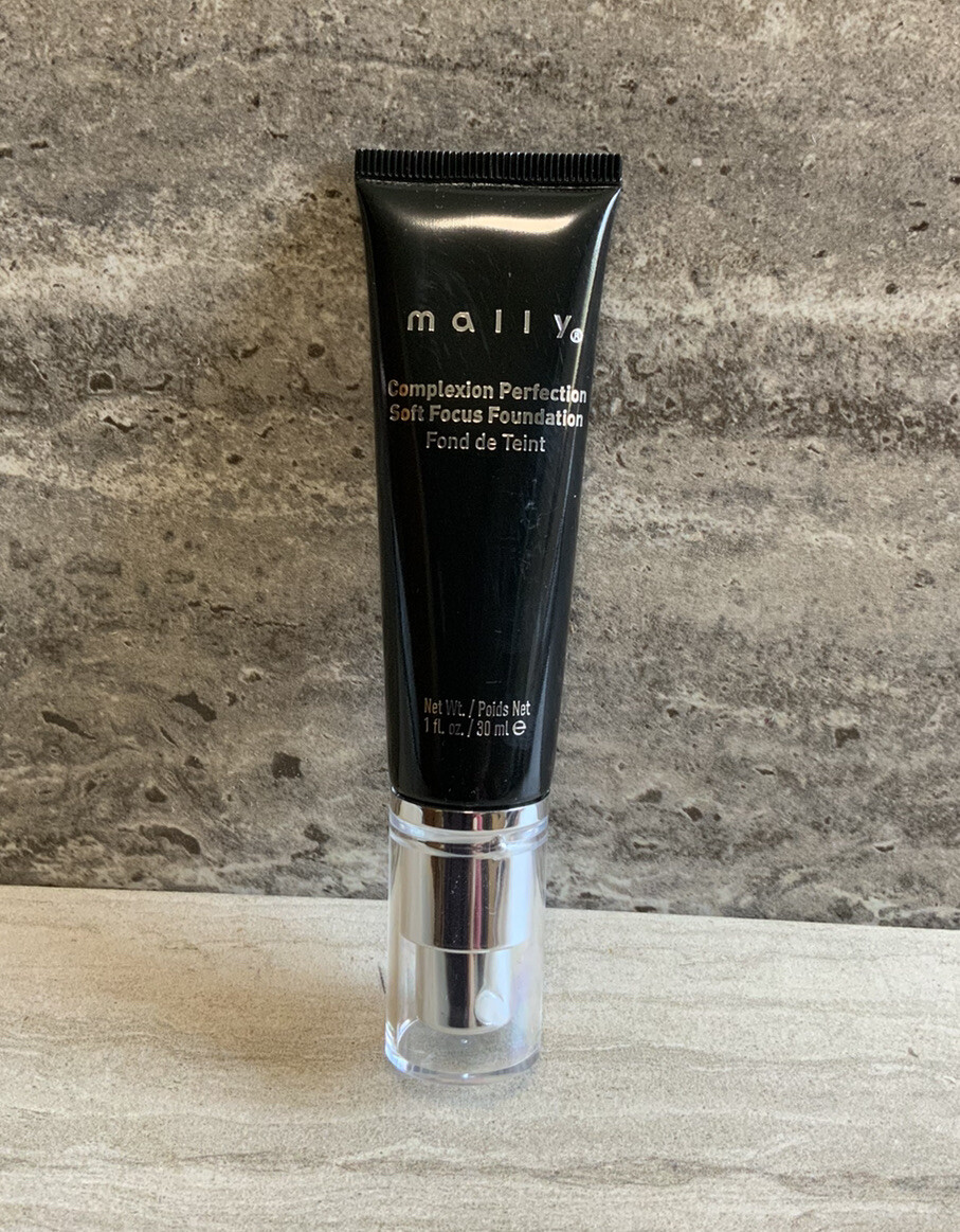 Mally Complexion Perfection Soft Focus Foundation* Light*1 oz / 30 ml NWOB