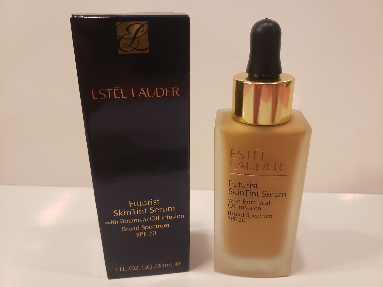 Estee Lauder~Futurist SkinTint Serum Foundation w/ SPF20~4W1 Honey Bronze~1oz~NI