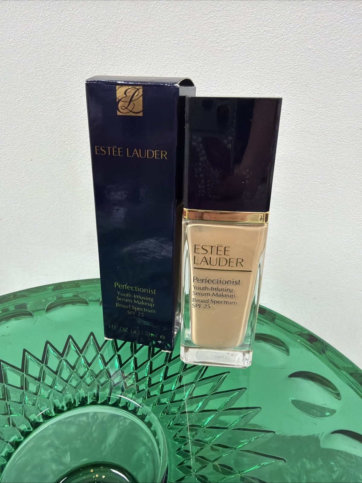 Estee Lauder Perfectionist Youth Infusing Serum SPF 25 Foundation 1 oz Dawn 2W1