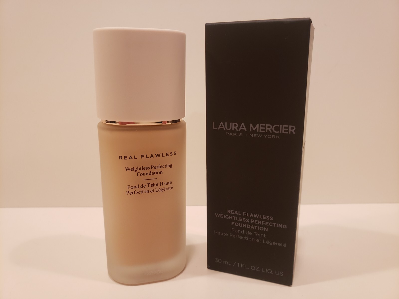 Laura Mercier~Real Flawless Weightless Perfecting Foundation ~ 4W2 Warm Linen