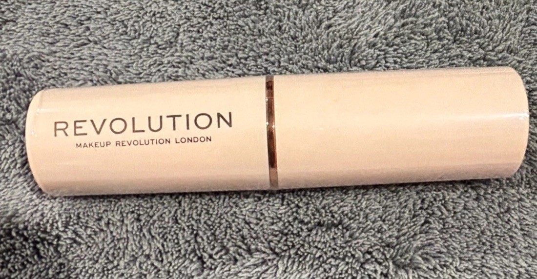 Makeup Revolution London Fast Base Foundation Stick In Shade F3