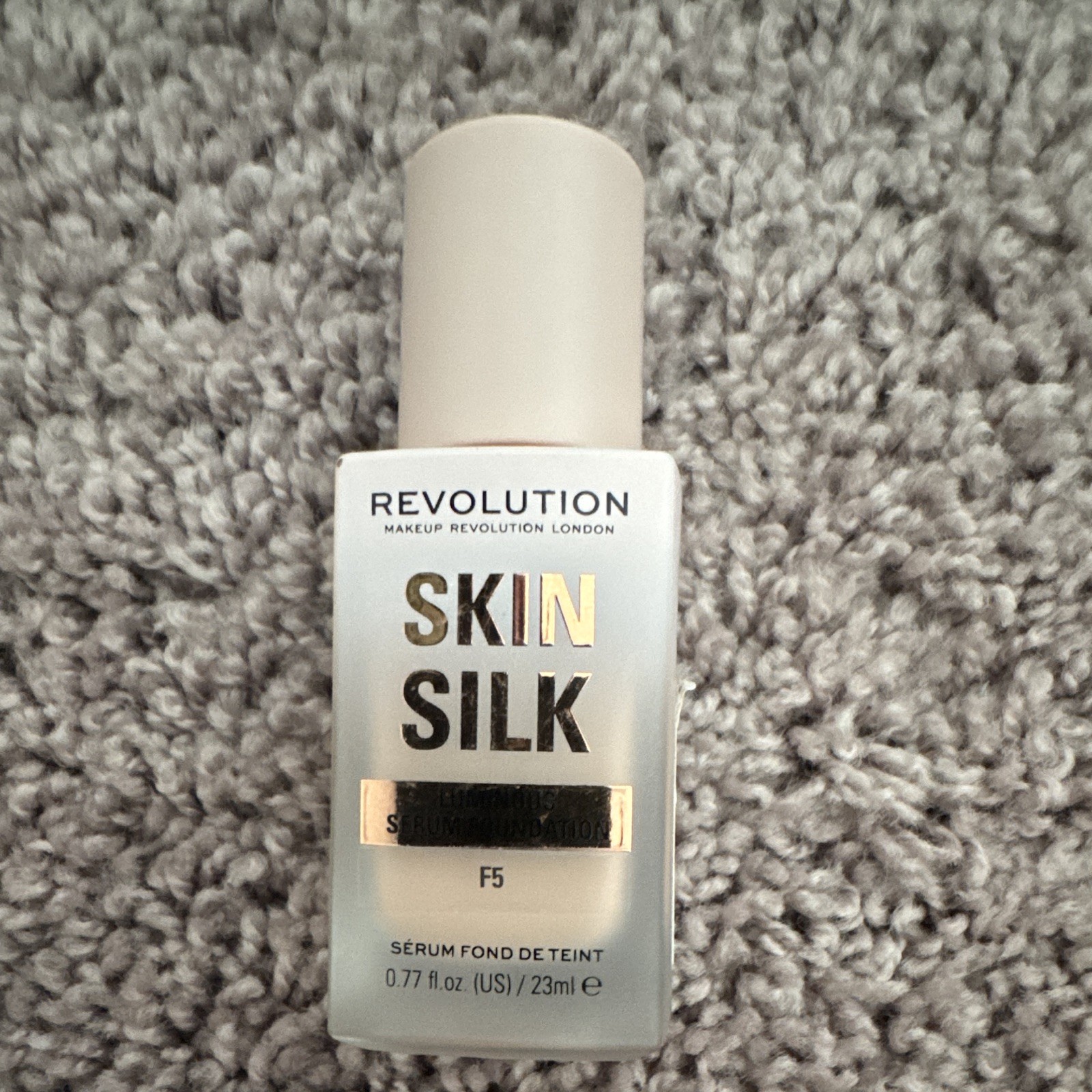 Makeup Revolution Skin Silk Serum Liquid Foundation F5 0.77 fl oz / 23 mL