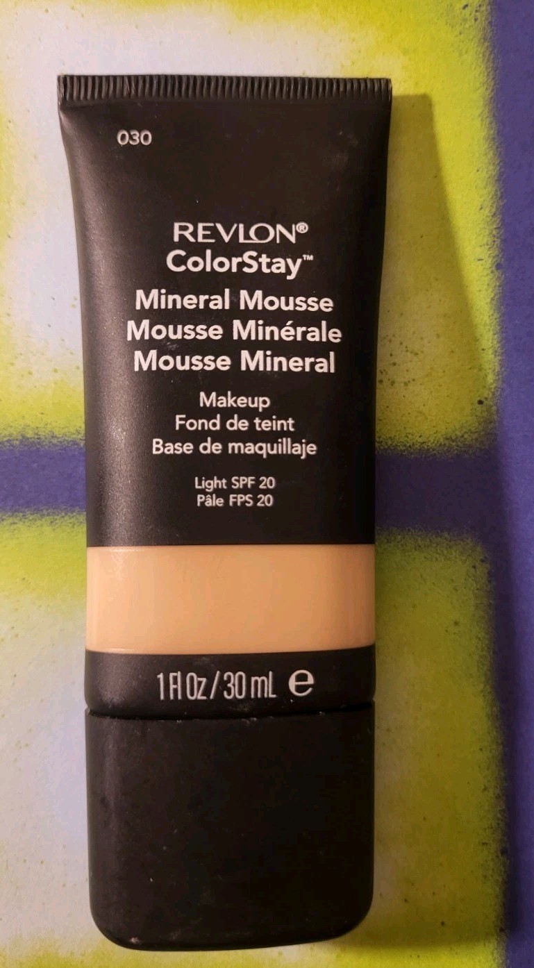 Revlon ColorStay Mineral Mousse Makeup Color: #30 Light -SEALED