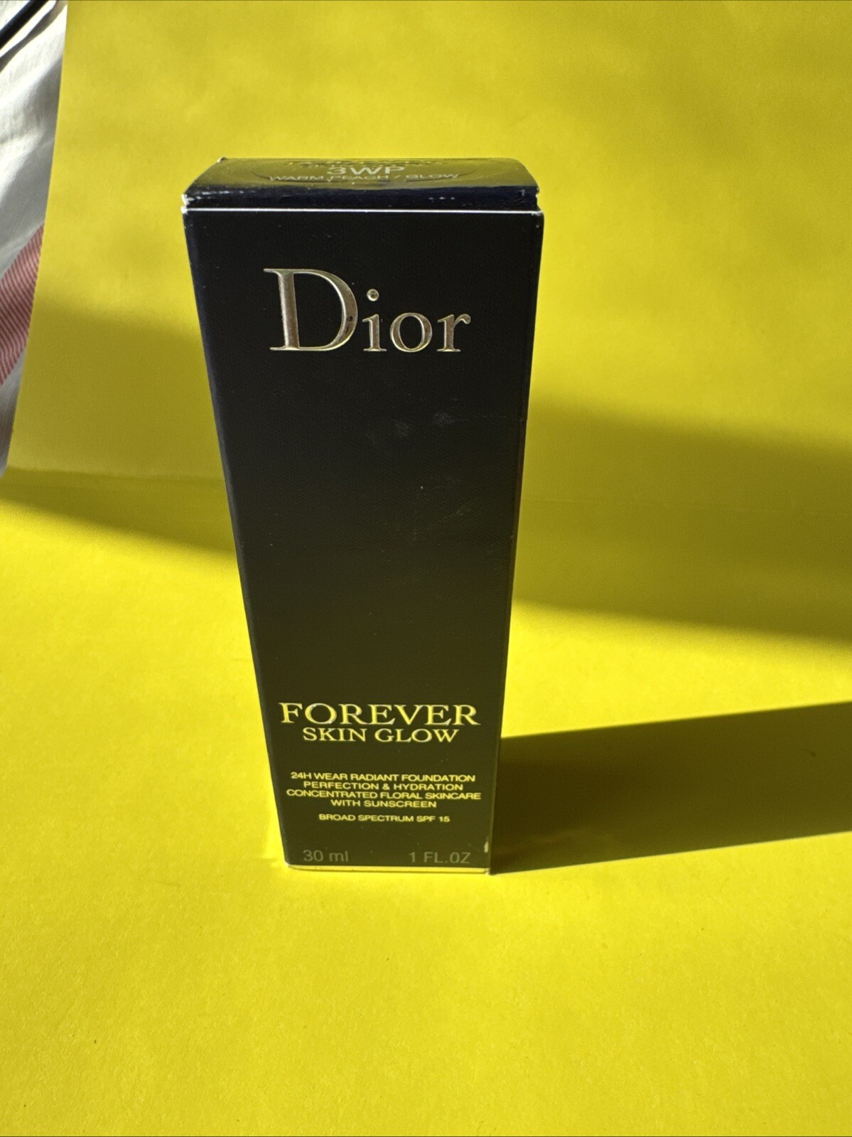 Dior Forever Skin Glow 24hr Wear Radiant Foundation Warm Peach/ Glow