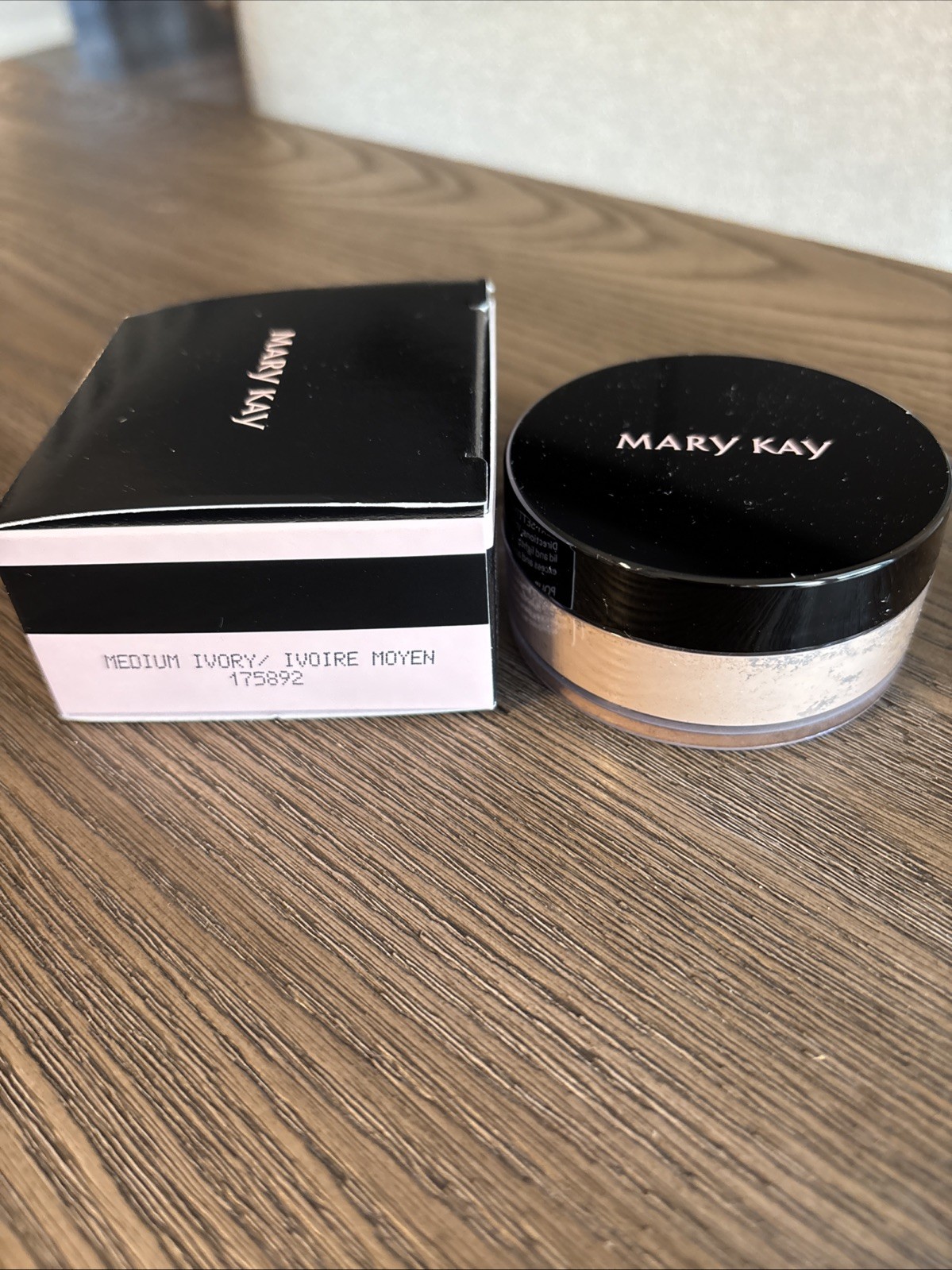 Mary Kay Silky Setting Powder .28 Oz. Medium Ivory ~ New 175892