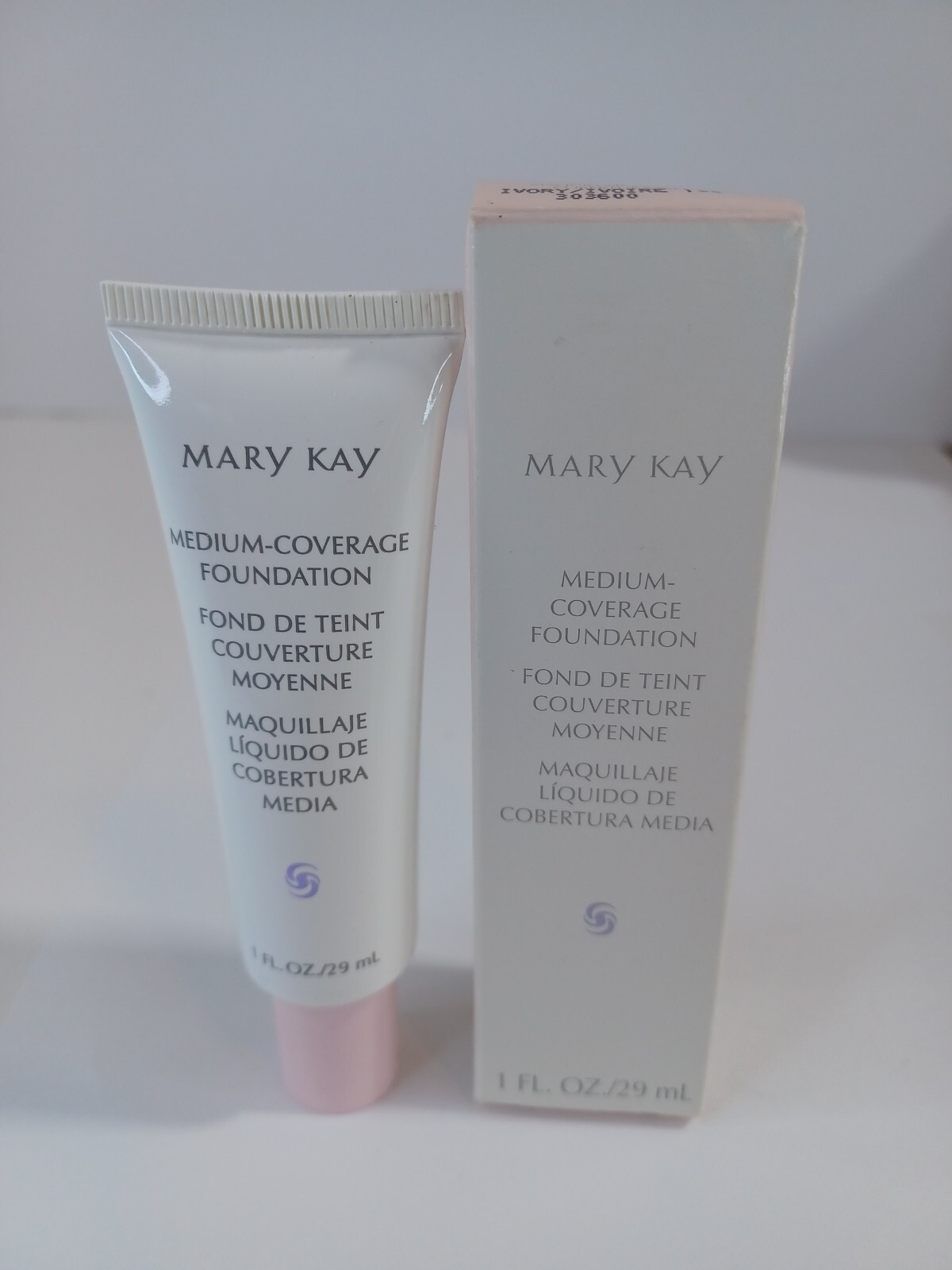 Mary Kay Medium-Coverage Foundation Normal to Oily Ivory 105 NEW Box