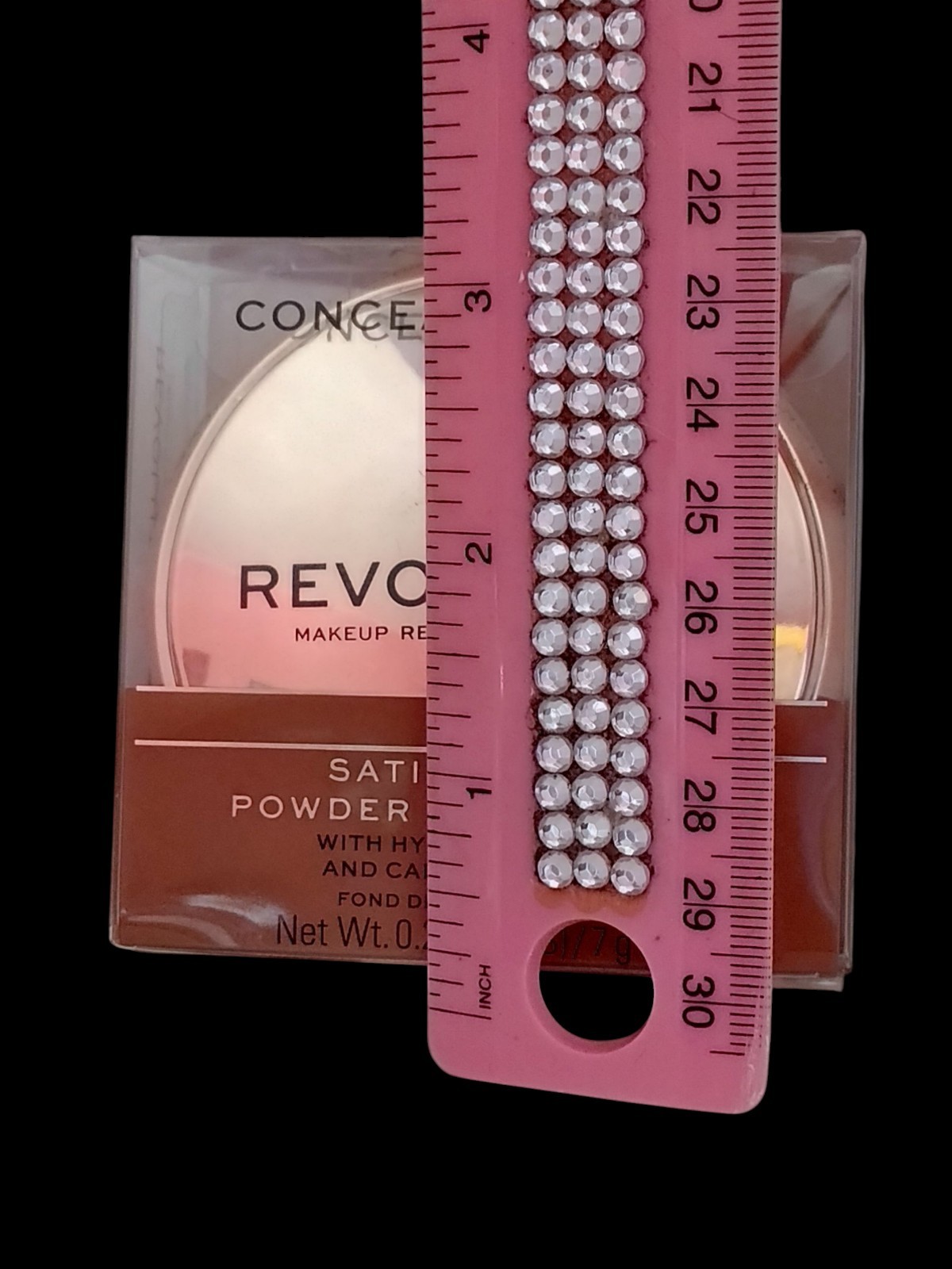 Makeup Revolution CONCEAL & DEFINE Satin Matte Powder Foundation P14.7 Sealed