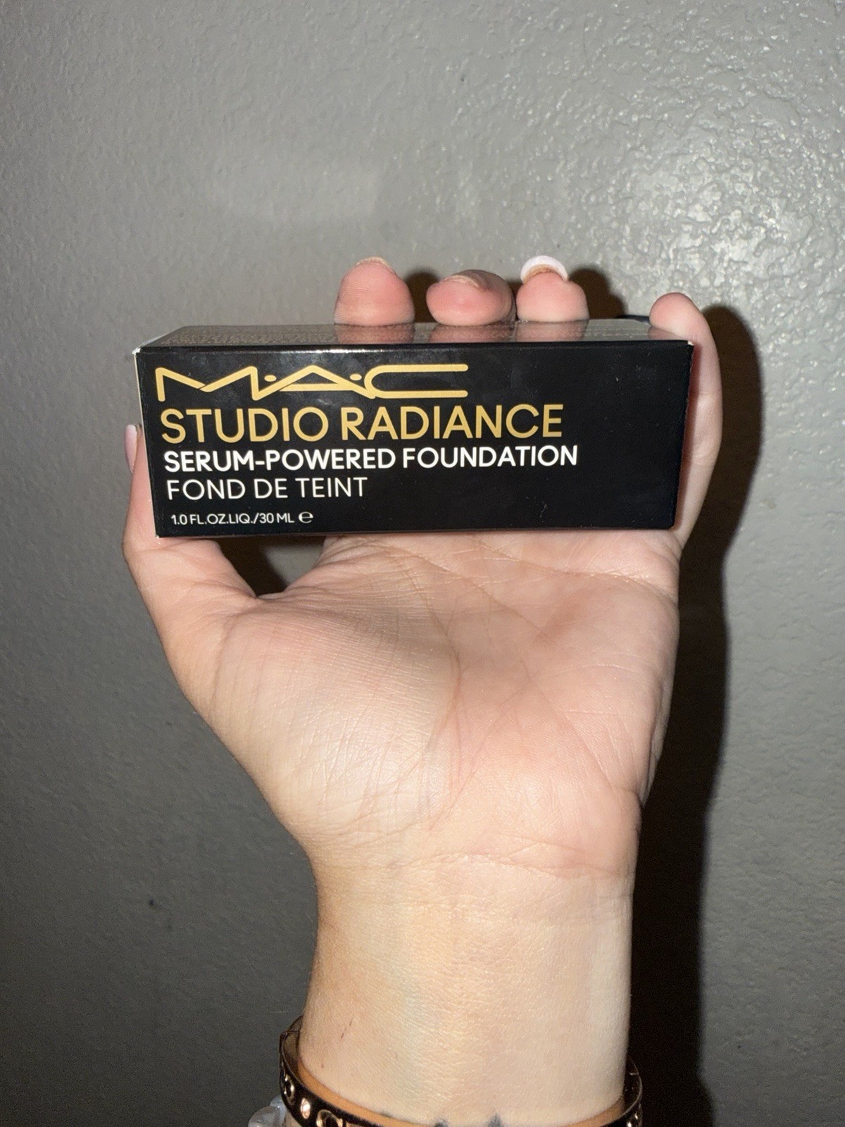 M·A·C Studio Radiance Serum-Powered Foundation NC11 10 fl oz Radiant Hydrating