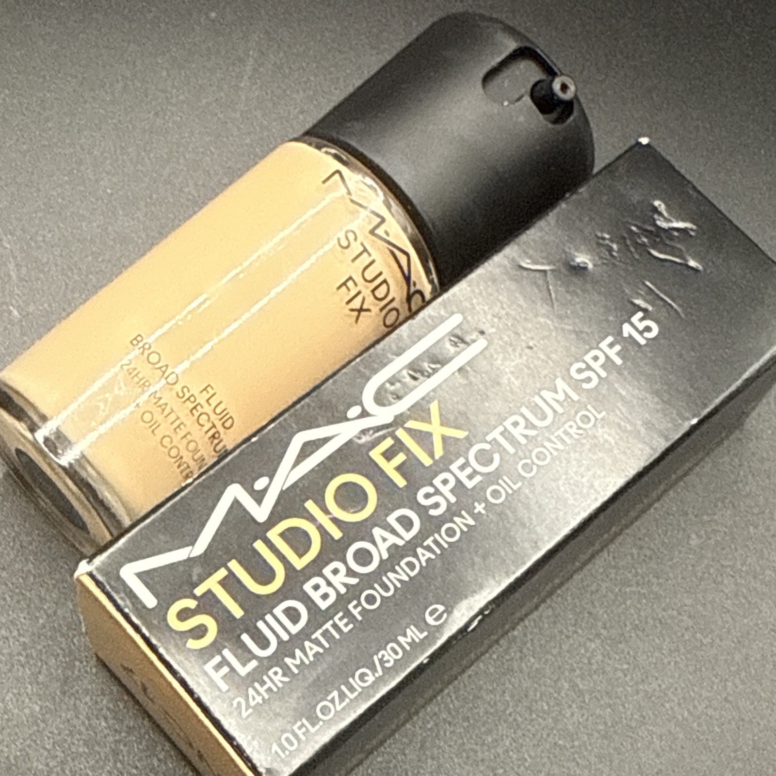 NC17 ( Light Beige ) ~ MAC Studio Fix Fluid Broad Spectrum Matte Foundation BNIB