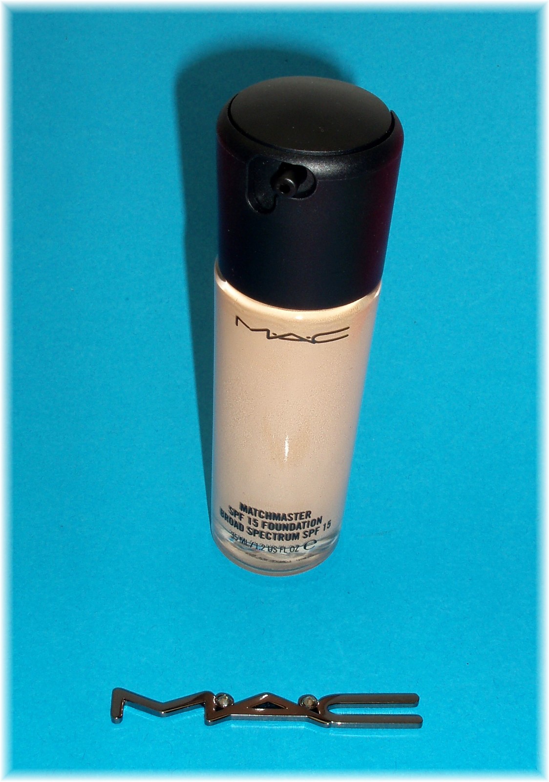 One New Mac Matchmaster SPF15 Foundation #3.0 – Full Size 35mL / 1.2 Oz.