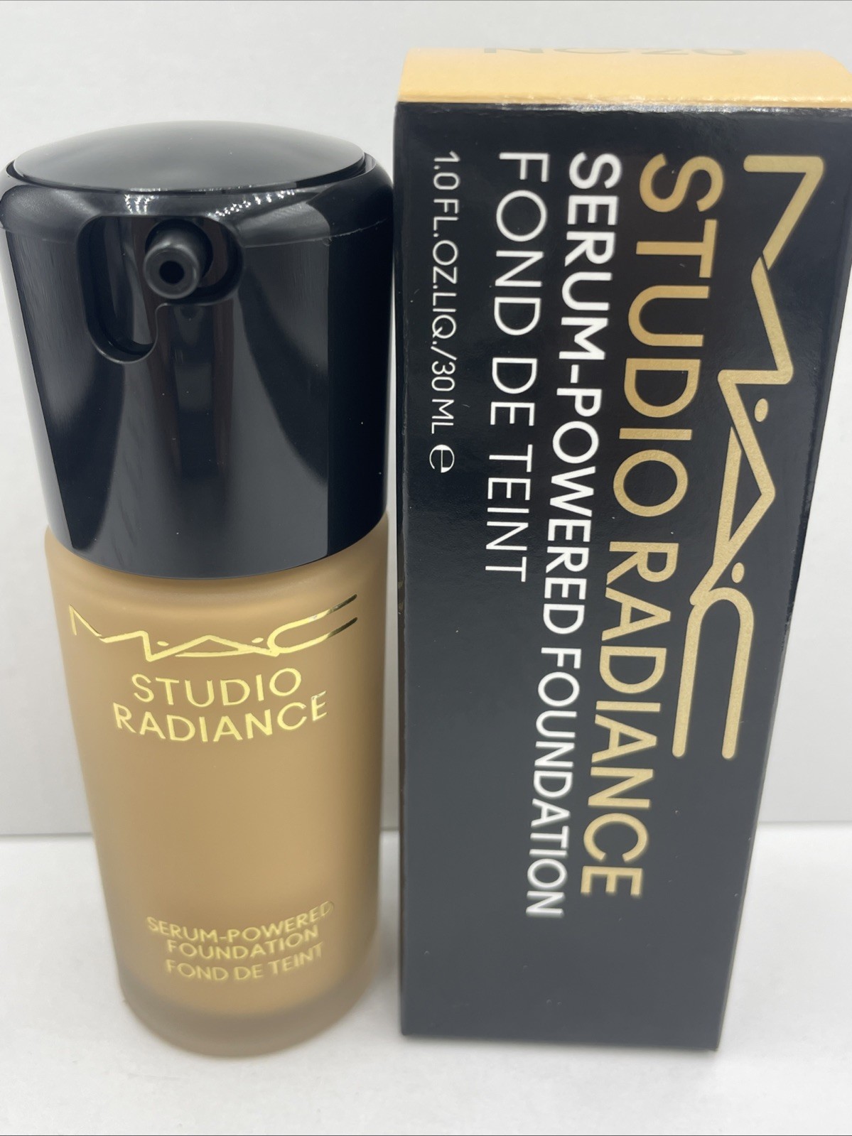 MAC Studio Radiance Serum-Powered Foundation NC20 1.0 oz / 30 ml NEW IN BOX