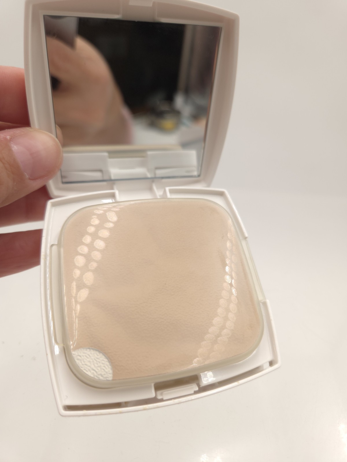 Almay Line Smoothing Compact Foundation Makeup SPF 15 Sand 260 .35 oz
