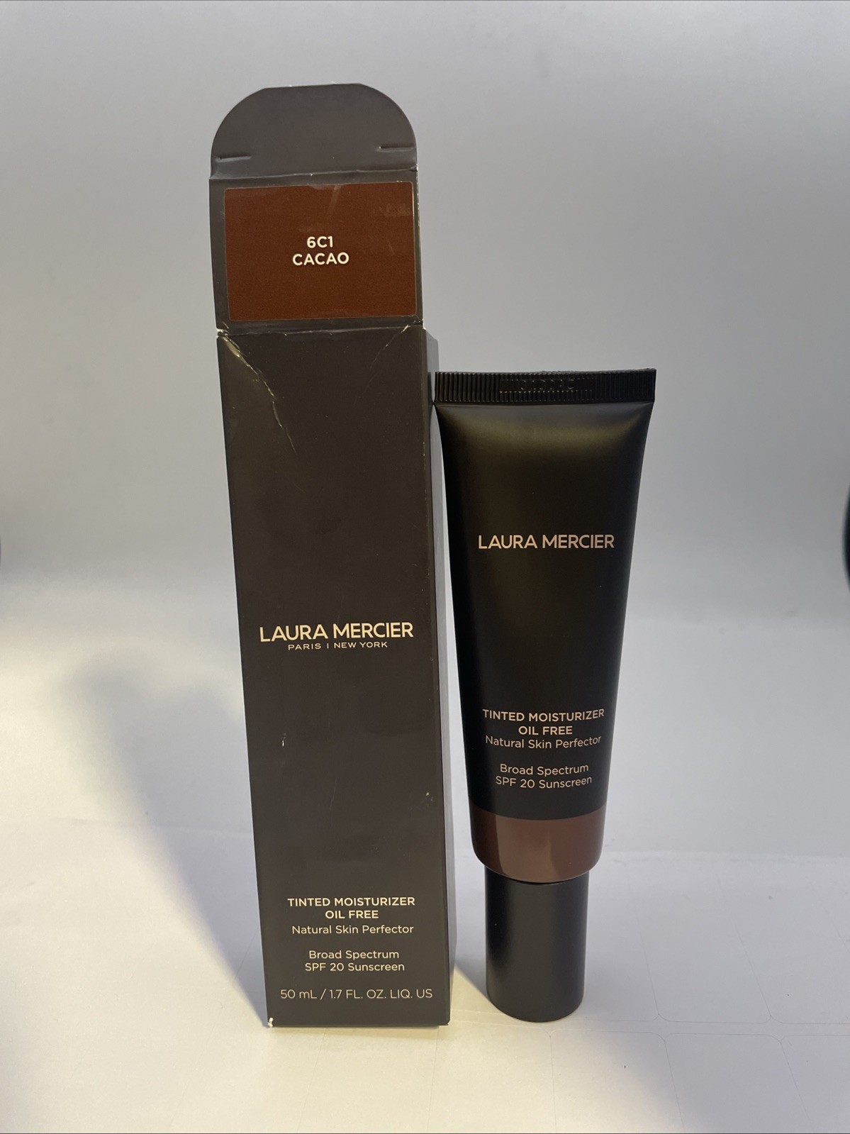 Laura Mercier Tinted Moisturizer OIL FREE SPF20 Shade: 6C1 CACAO Exp 3/2026+