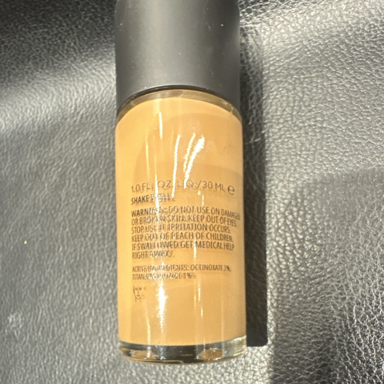 M·A·C Studio Fix Fluid Foundation Matte Liquid SPF 15 C8 1.0 fl oz