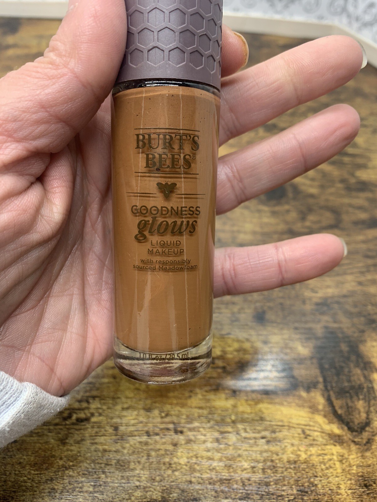 (1) Burt’s Bees Goodness Glows Liquid Makeup #1062 Cocoa FREE SHIPPING