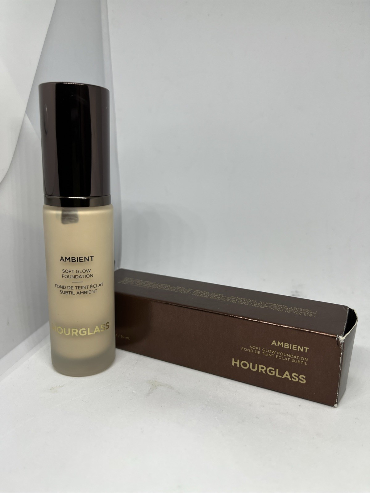 Hourglass Ambient Soft Glow Foundation 1fl oz #2.5