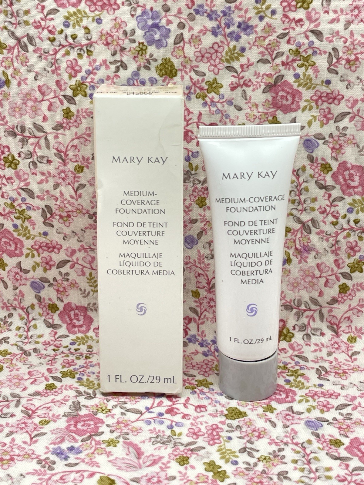 MARY KAY BEIGE 404 Medium Coverage Foundation. Normal-Oily Skin. Wide Gray Cap