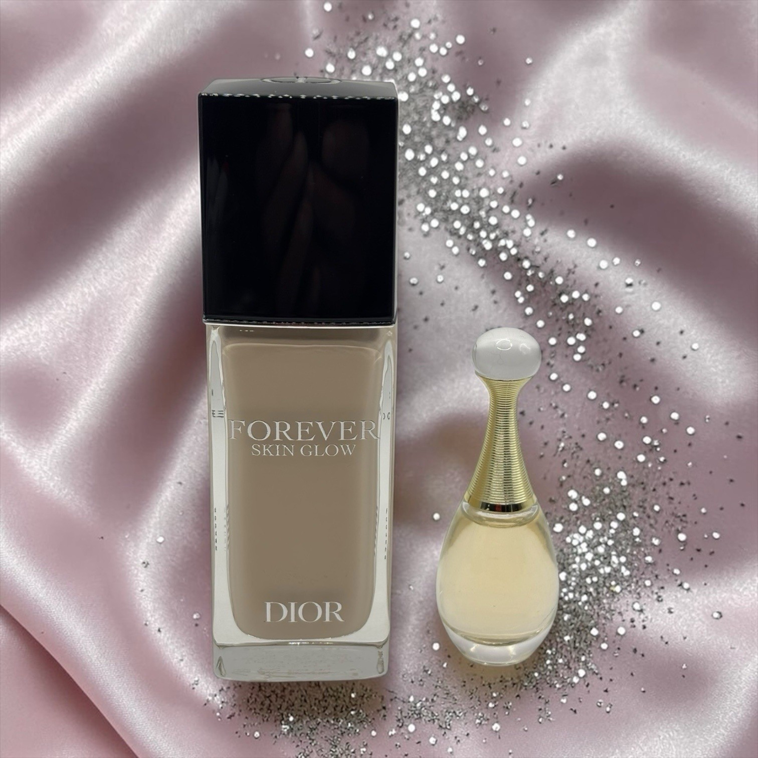 DIOR Forever Skin Glow Hydrating Foundation SPF15 in (00) Neutral & Mini Perfume
