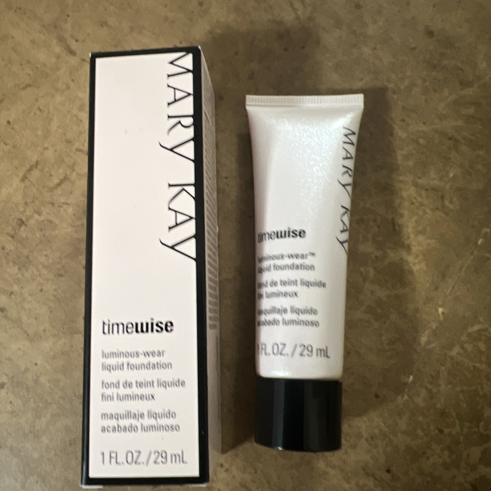 Mary Kay LUMINOUS WEAR Liquid Foundation Ivory 6 Normal to Dry Skin