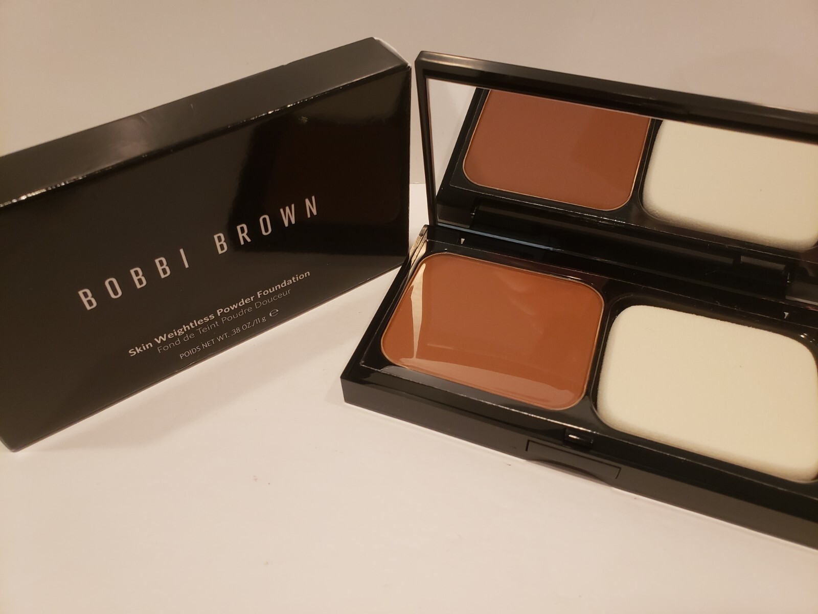 Bobbi Brown ~ Skin Weightless Powder Foundation ~ W-108 Chestnut ~ NIB