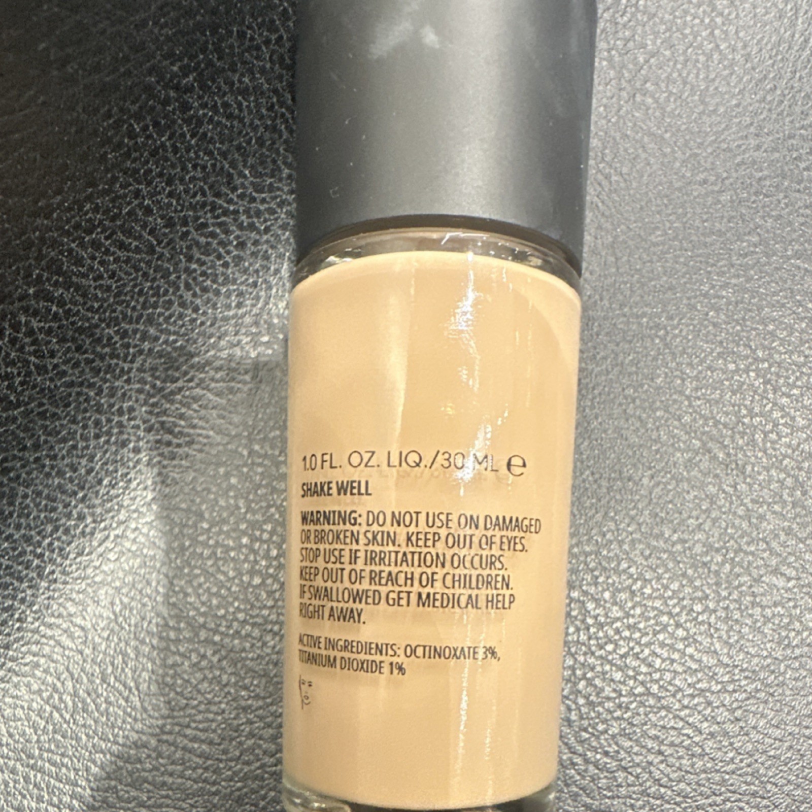 M·A·C Studio Fix Fluid Foundation Matte Liquid SPF 15 NC20 1.0 fl oz / 30mL