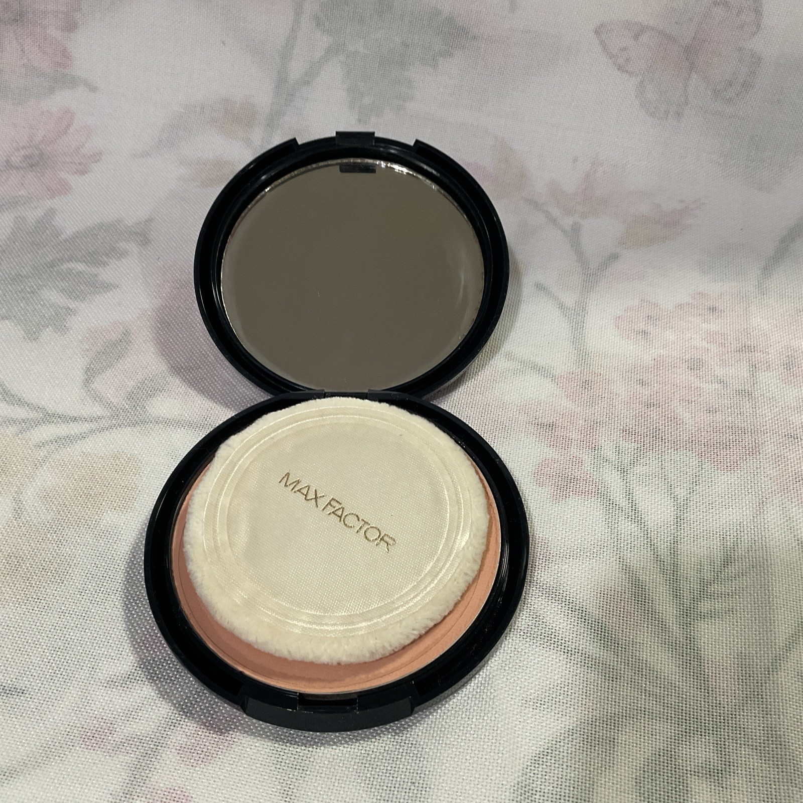 MAX FACTOR CREME PUFF COMPACT MAKEUP # SOFT BEIGE COOL FAIR