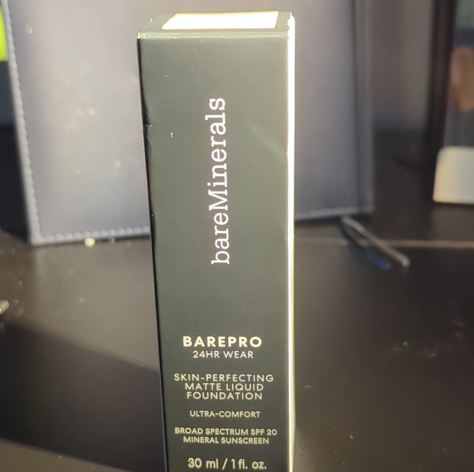 bareMinerals BAREPRO Matte Liquid Foundation Fair 10 Warm SPF 20 30ml
