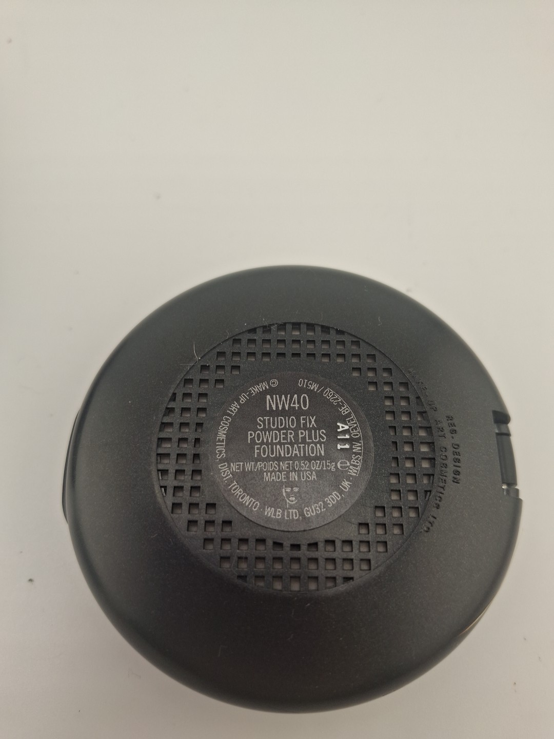 MAC Studio Fix Powder Plus Foundation NW 40 .52 oz / 15 g Original / Old Formula