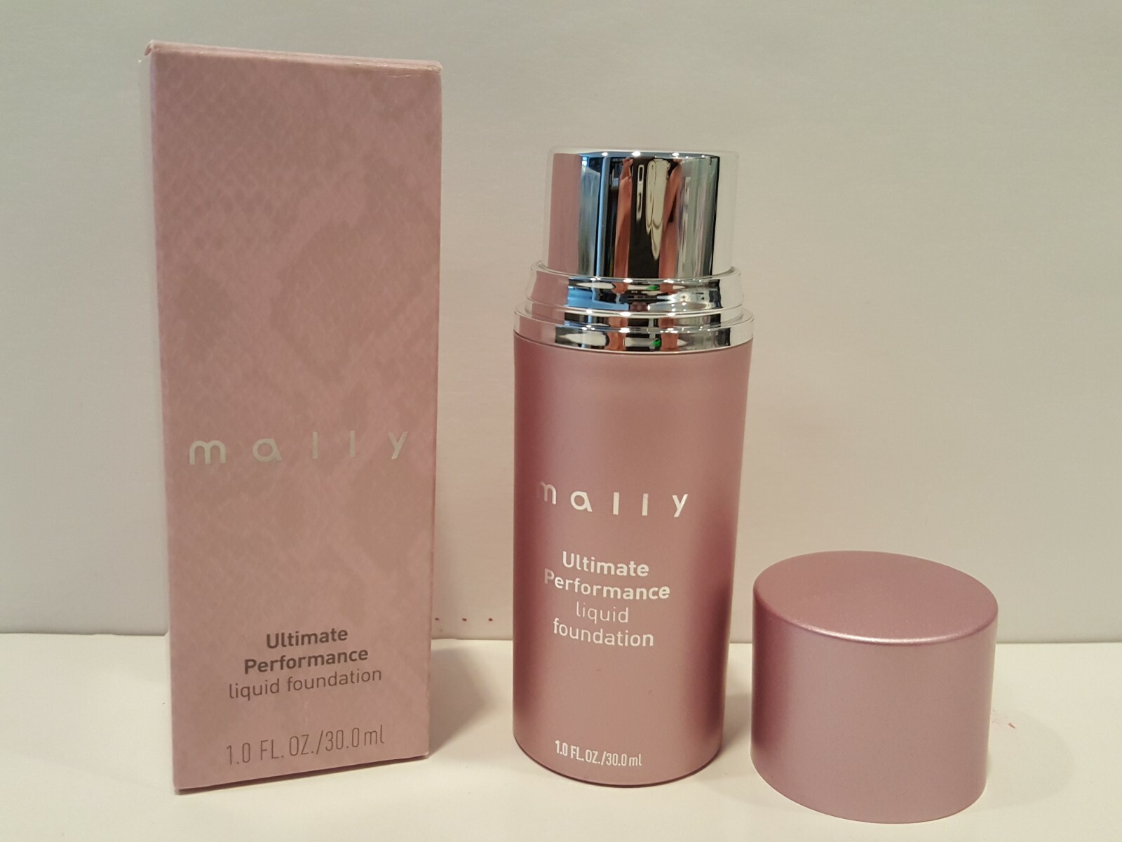 Mally- Ultimate Performance – Liquid Foundation – Medium – 1 Fl Oz – NIB