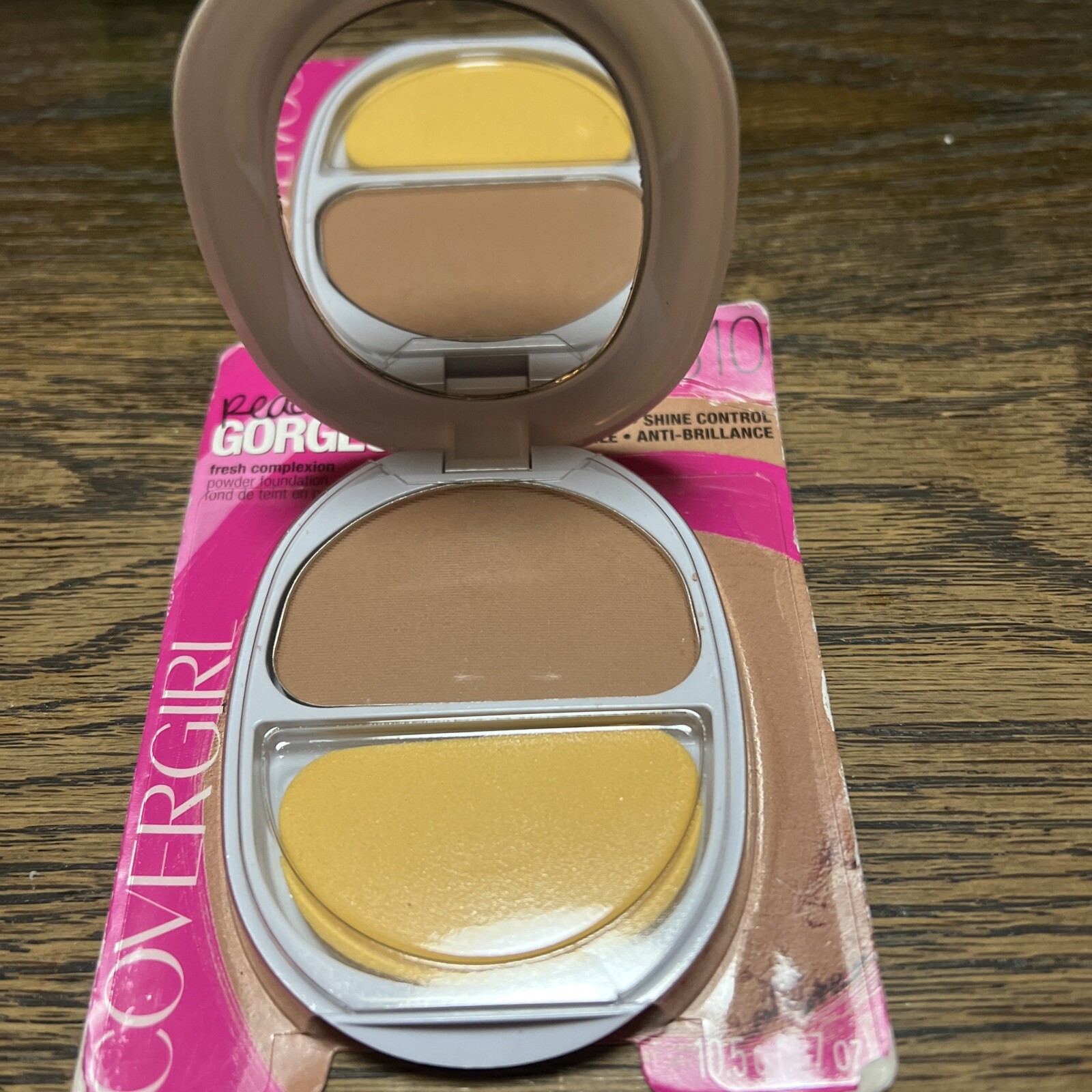 Covergirl Ready Set Gorgeous Powder Foundation Oil Free, 305-310 Shine Control