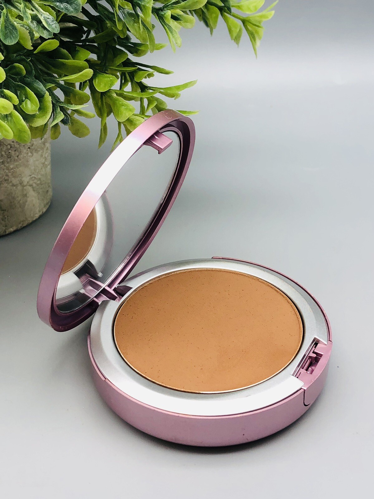 Mally Poreless Perfection Glowing Foundation DEEP 0.39 oz New without Box