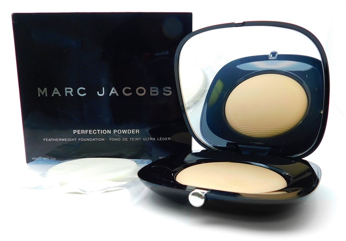 Marc Jacobs PERFECTION POWDER Featherweight Foundation 240 Bisque 0.39 oz NIB