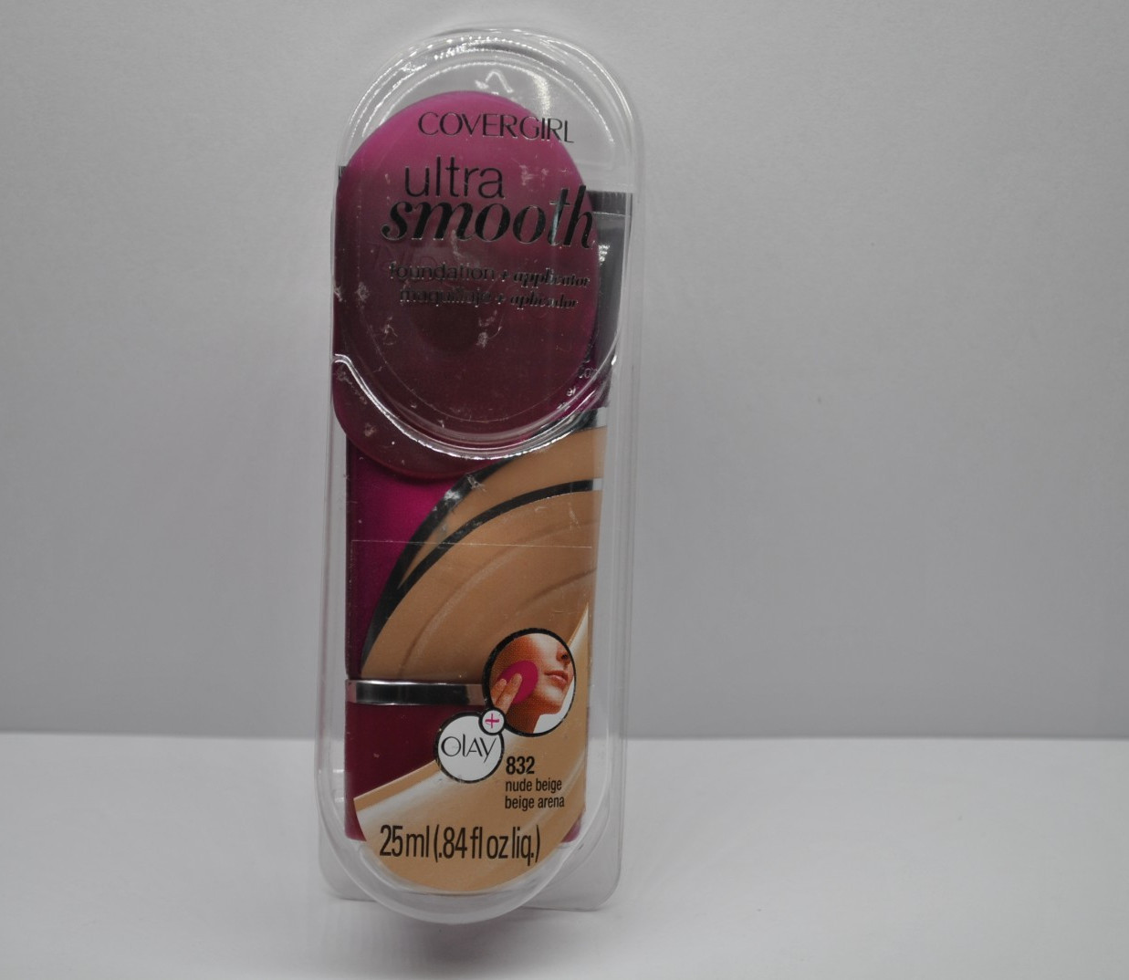 CoverGirl Ultrasmooth Foundation Applicator – 832 Nude Beige (Pack of 1)