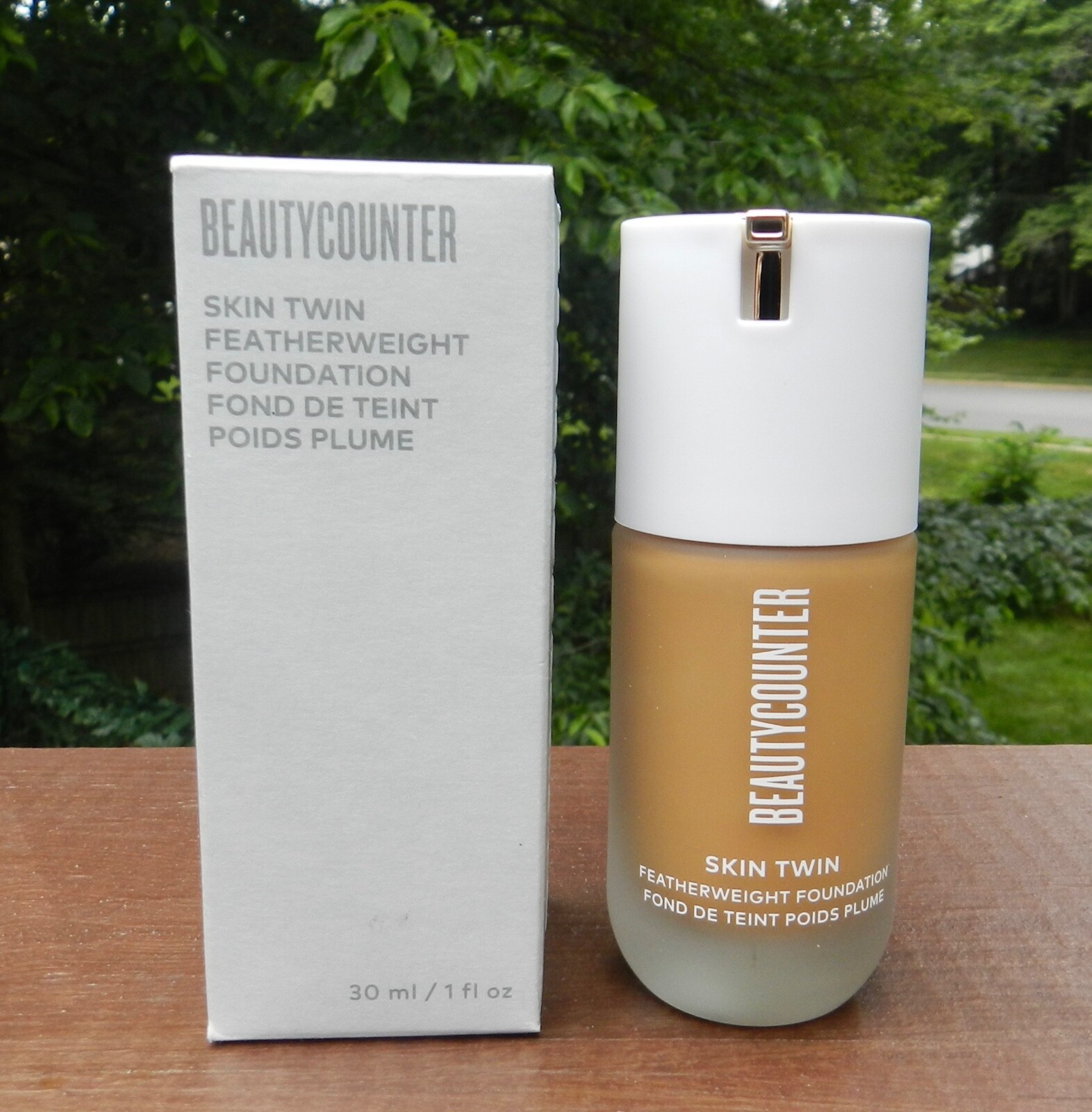 BeautyCounter Skin Twin Featherweight Foundation Tan 450