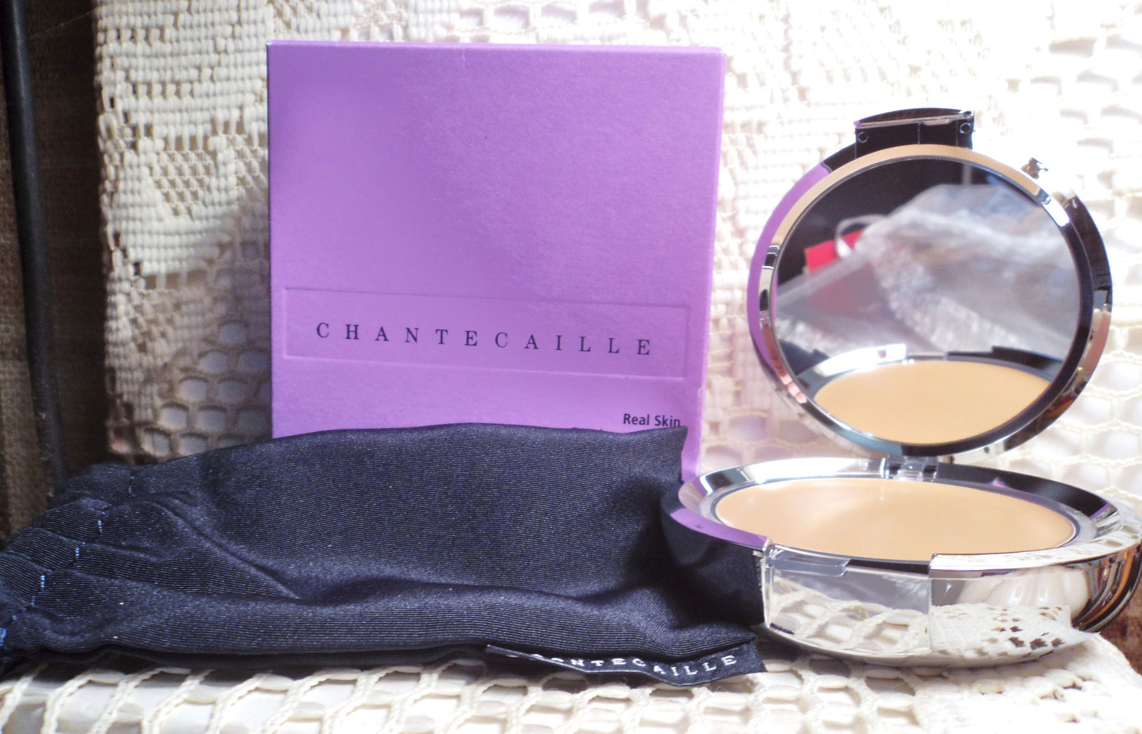 Chantecaille Real Skin Translucent Makeup Compact – Warm – .38 oz. – Boxed