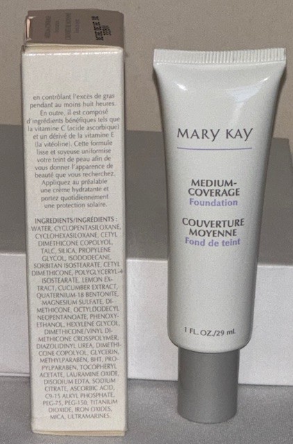 Mary Kay Medium Coverage Foundation Beige 302 (New in Box) Gray Cap 355900 FR15