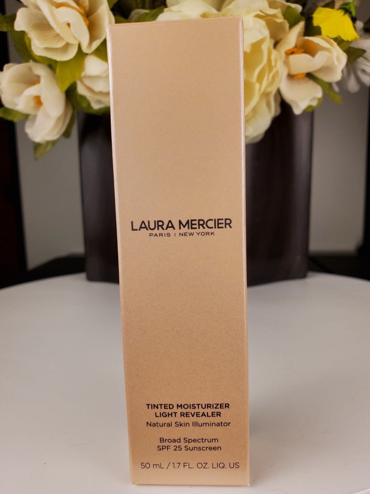 Laura Mercier Tinted Moisturizer Light Revealer Natural Skin Illuminator 1W1