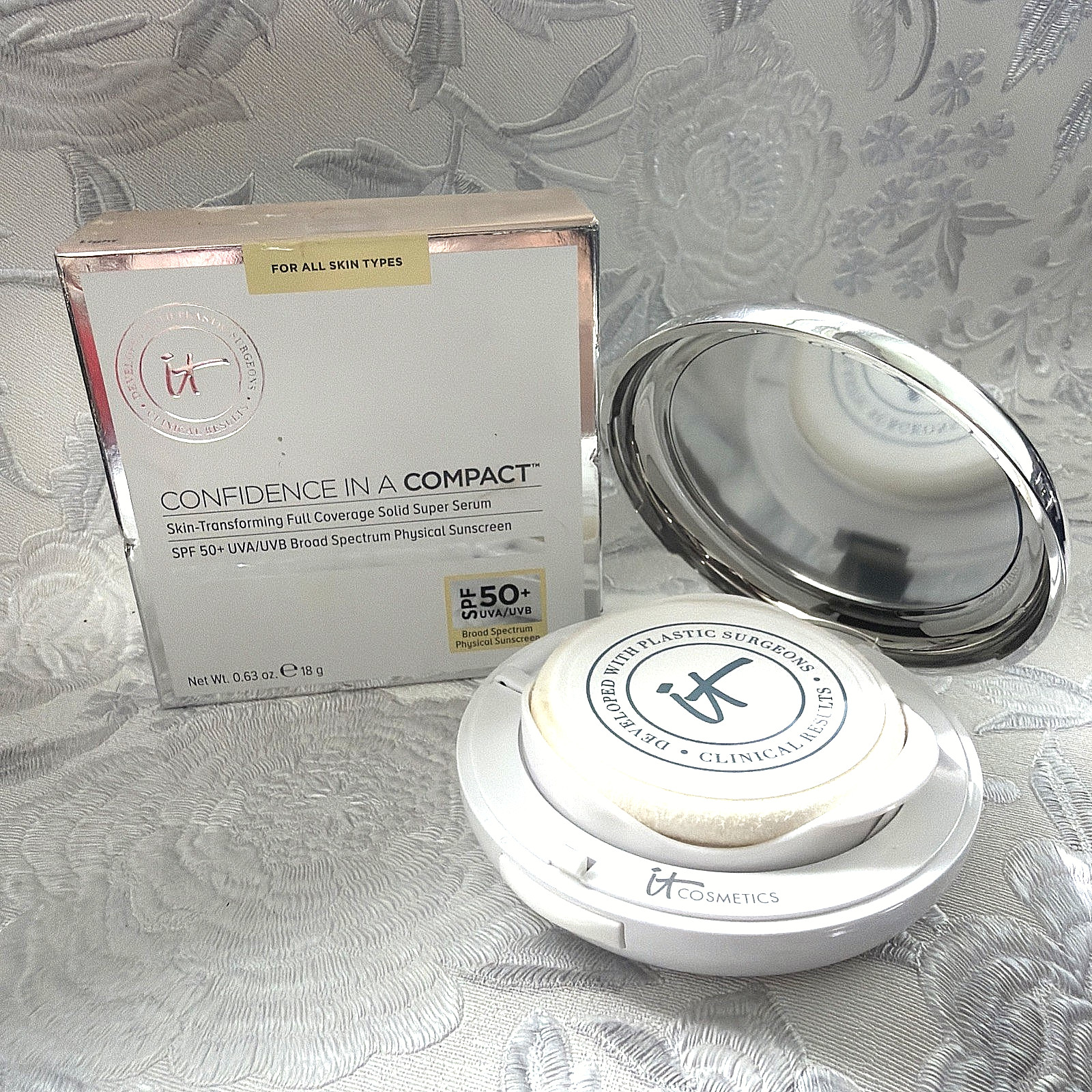 IT Cosmetics Confidence in a Compact with SPF 50 Plus – Light Rare