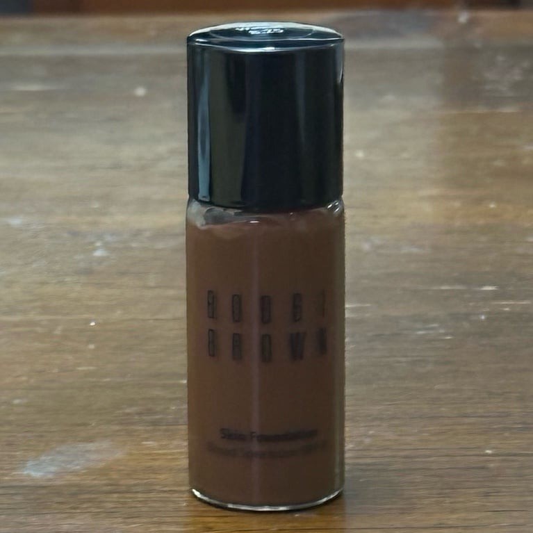 BOBBI BROWN SKIN FOUNDATION SPF 15 #8.25 COOL WALNUT .5 OZ