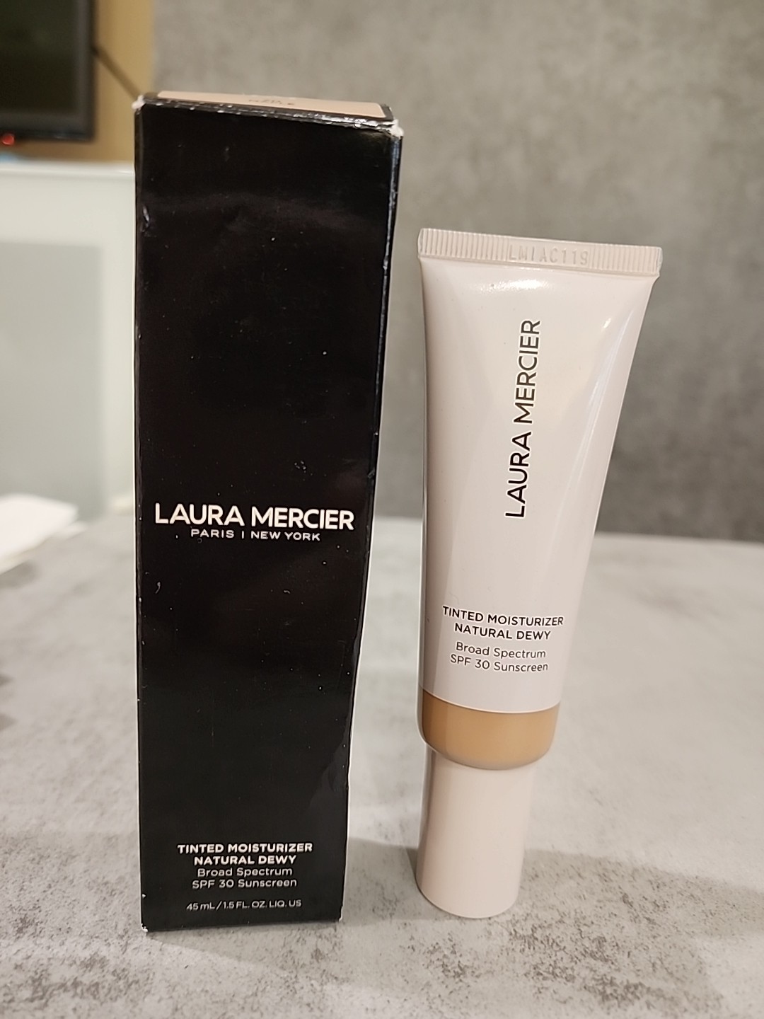 Laura Mercier Tinted Moisturizer SPF 30 2N MAPLE NEW Retail $54 EXP 04/2027
