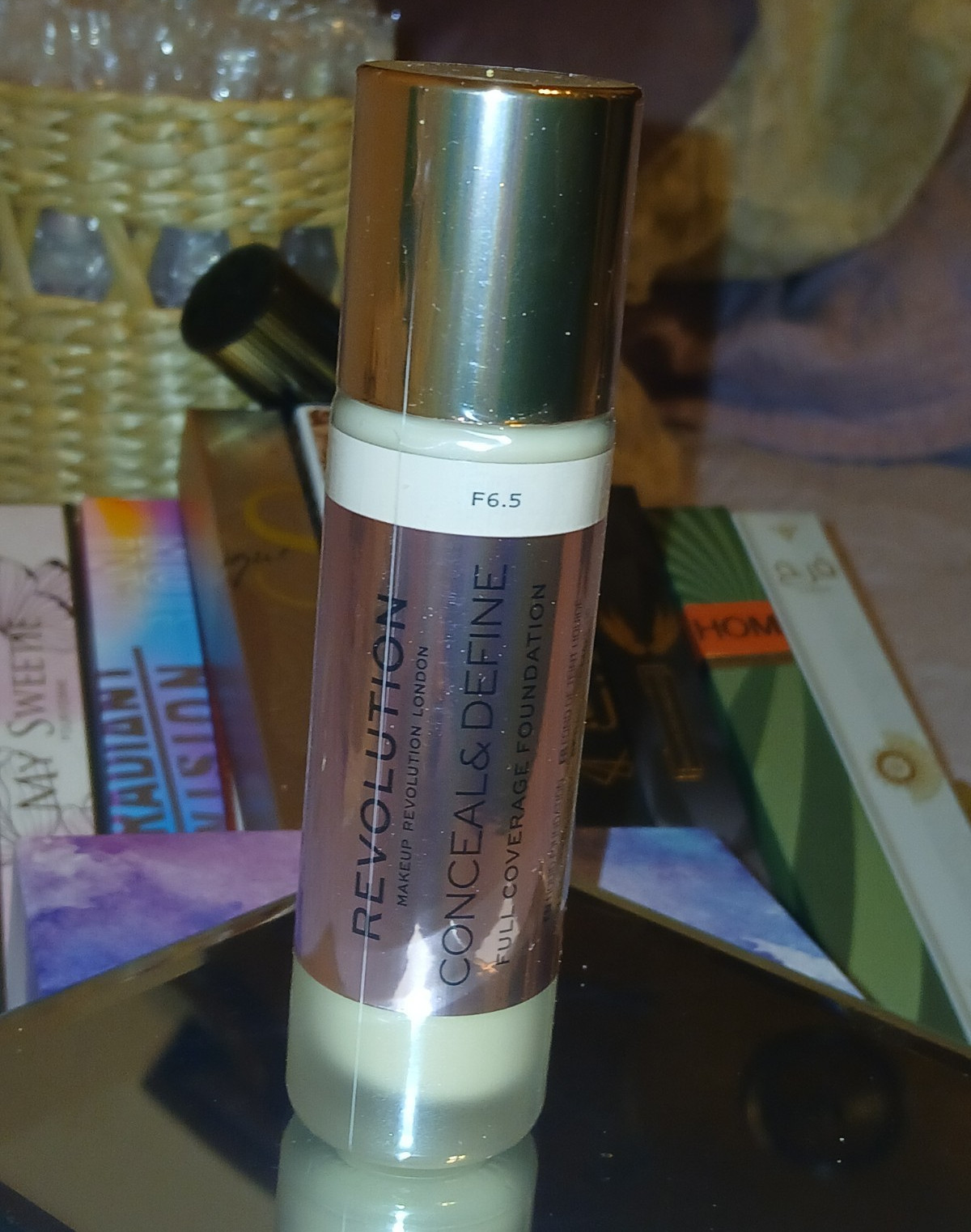 Makeup Revolution Conceal & Define Liquid Foundation Full Coverage Shade F6.5