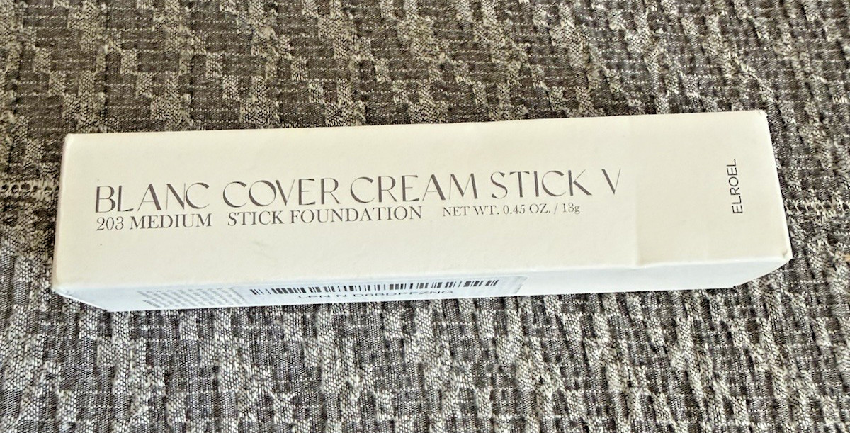 ELROEL Blanc Cover Cream Stick V foundation in the 203 Medium