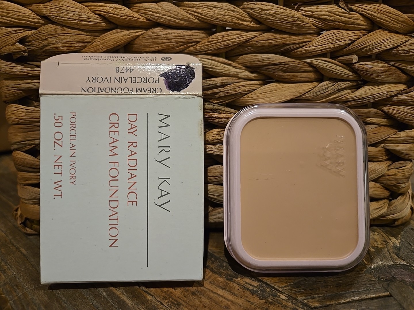 Mary Kay Porcelain Ivory Day Radiance Cream Foundation 0.5 oz VINTAGE NLA NOS