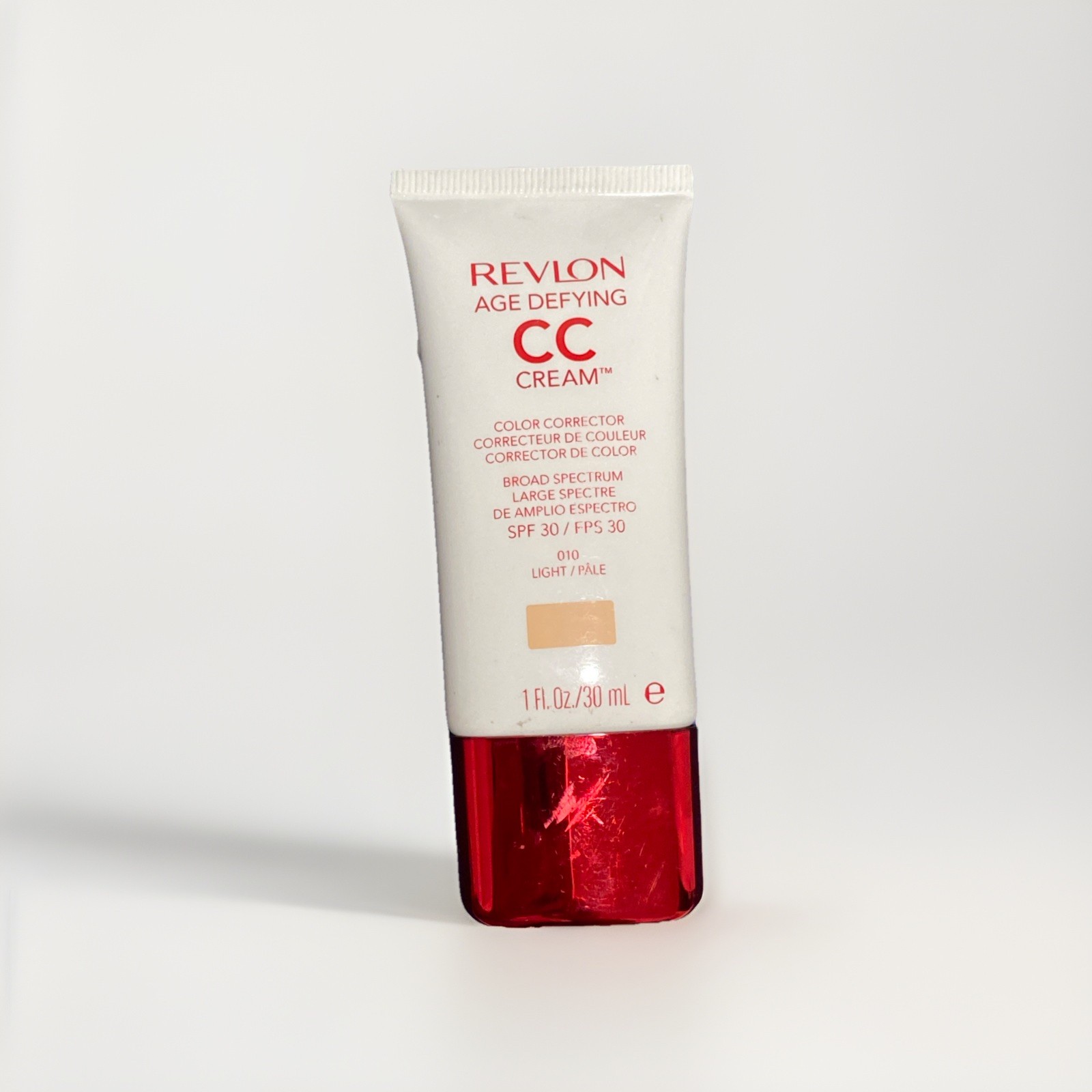 REVLON CC CREAM Color Corrector Foundation SPF 30 #010-Light/Pale. Sealed