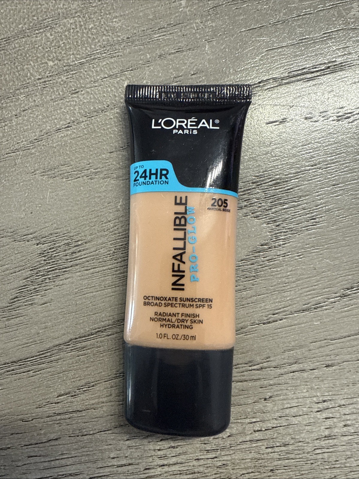 L’Oreal Paris Infallible Pro-Glow 24HR Foundation 1oz ~ 205 Natural Beige