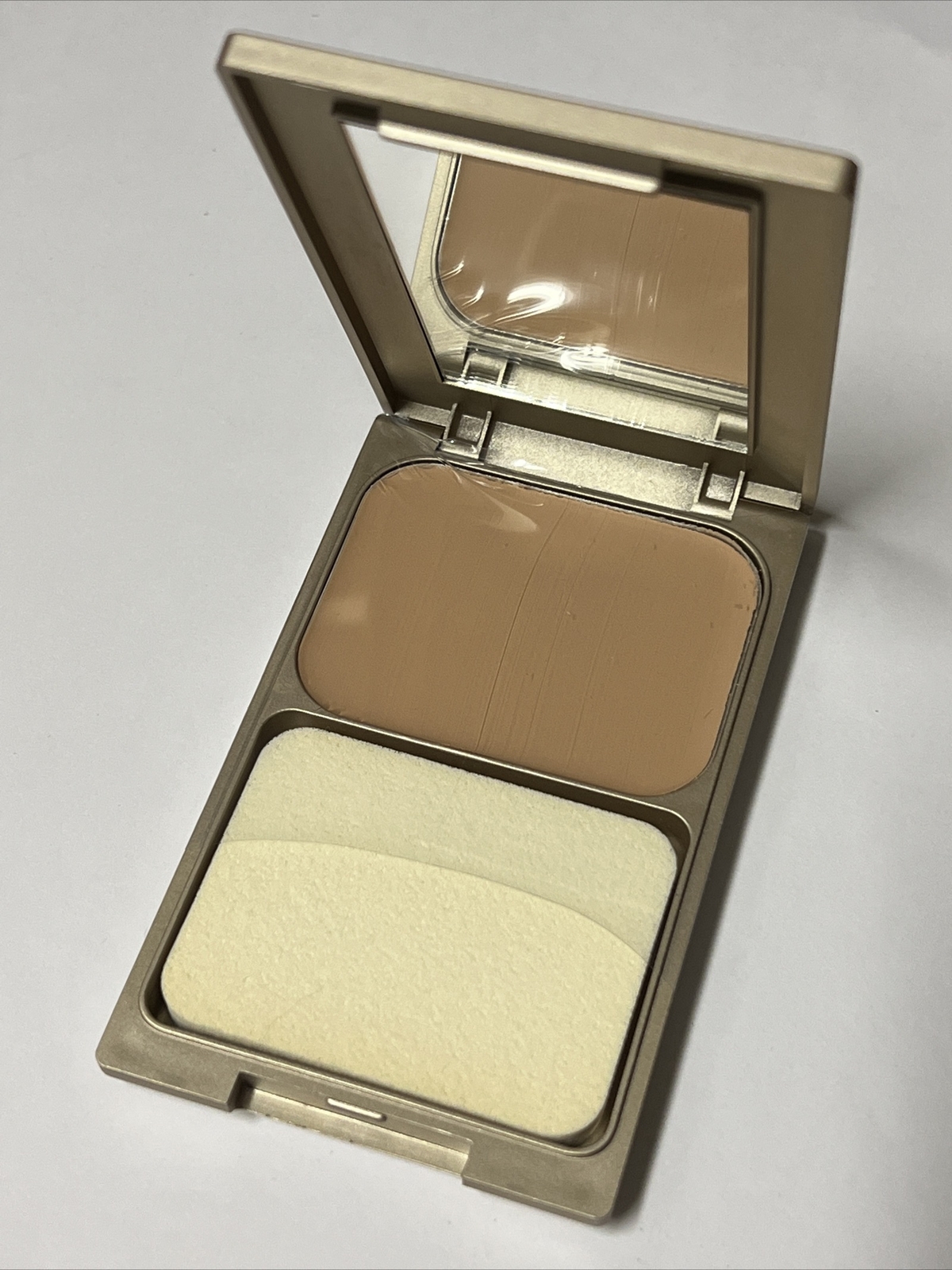 Neutrogena Skin Clearing Compact Foundation, #30 Blushing Ivory