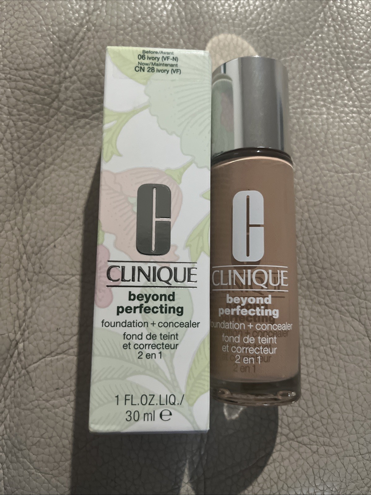 Clinique Beyond Perfecting Foundation + Concealer (CN 28 Ivory) (30ml)