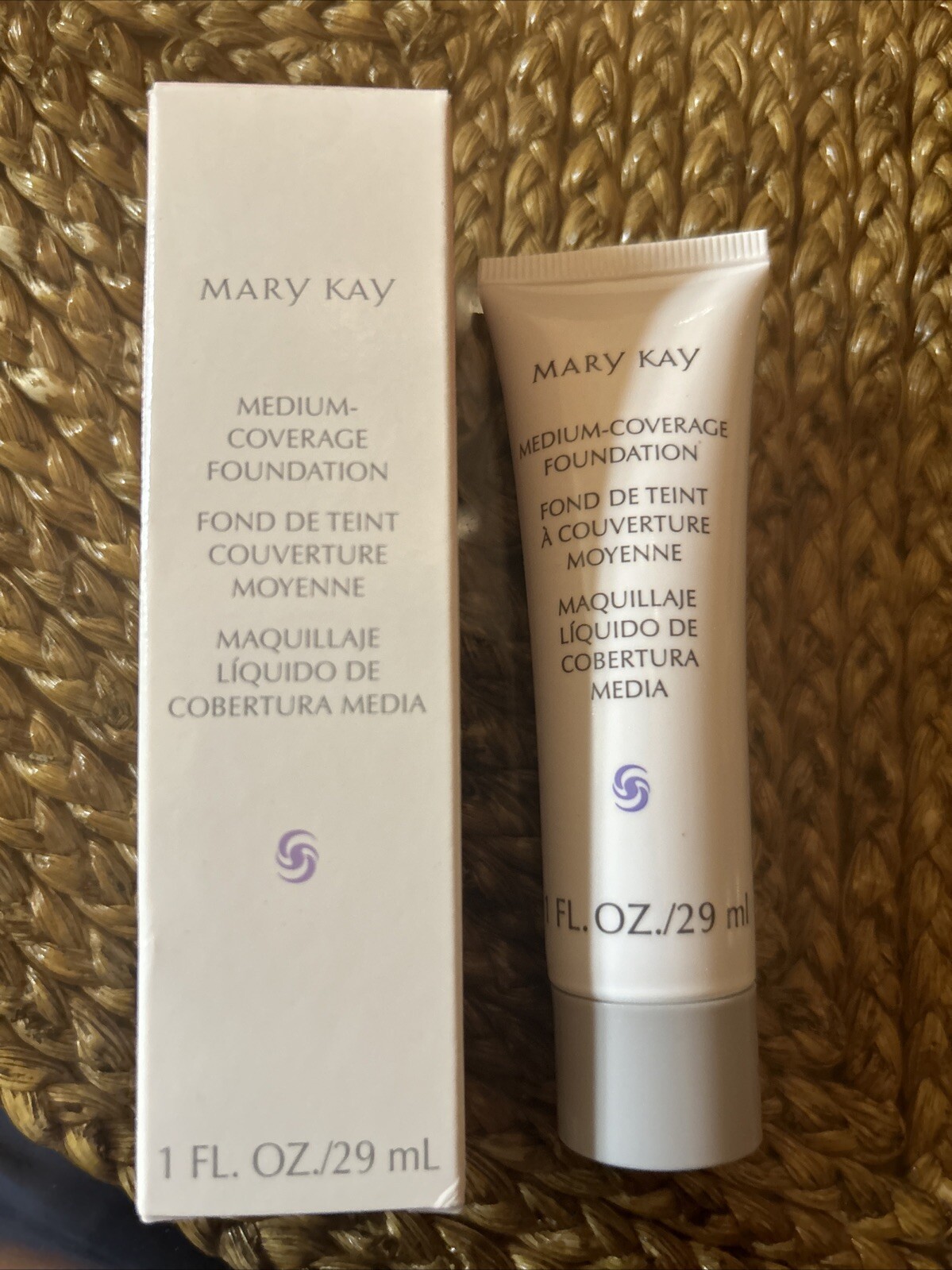 New Mary Kay Medium Coverage Foundation Beige 302 Normal/Oily – Gray Cap 042003