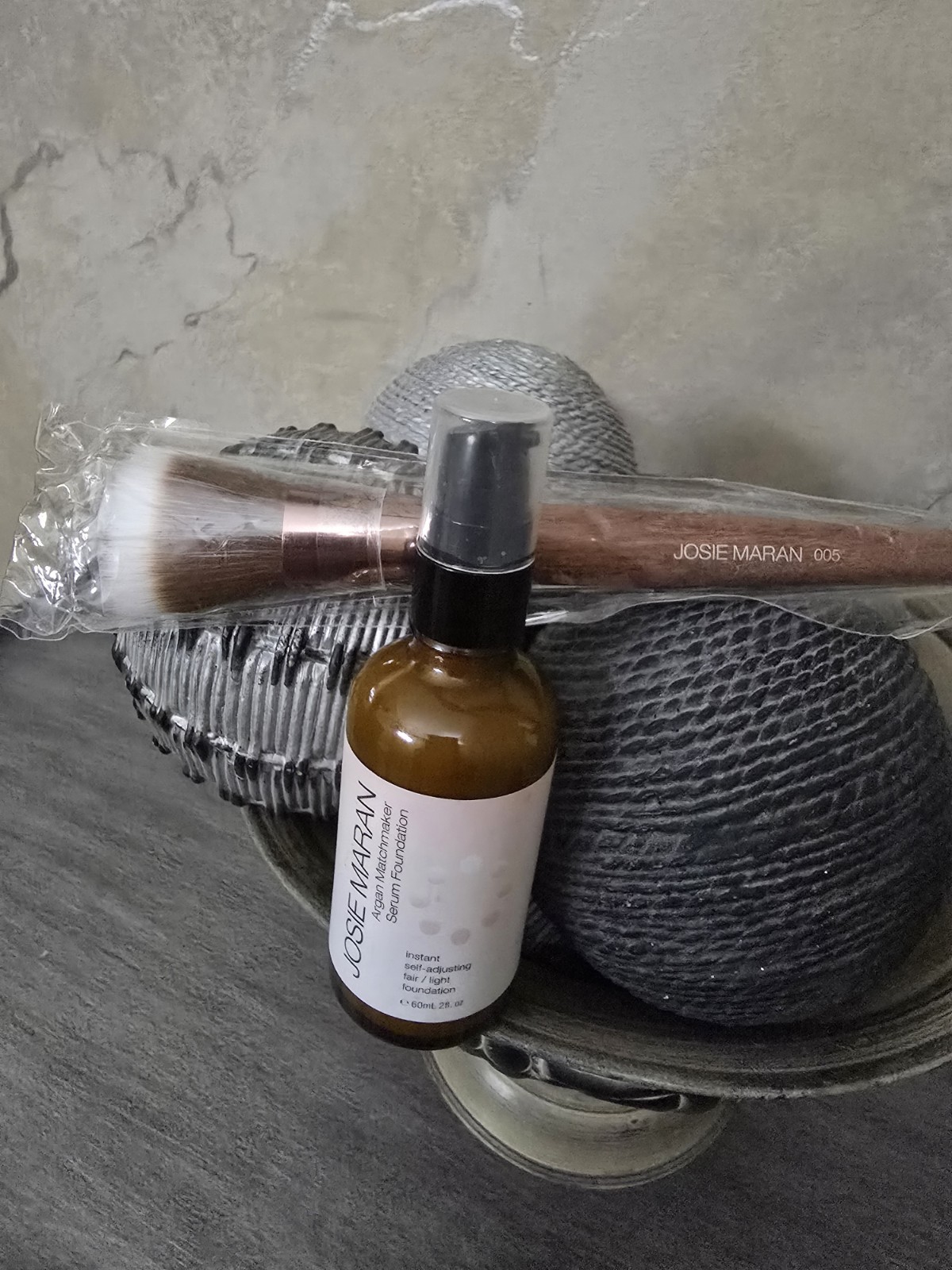 Josie Maran Argan Matchmaker Serum Foundation Fair/Light 2 oz With Brush NEW!